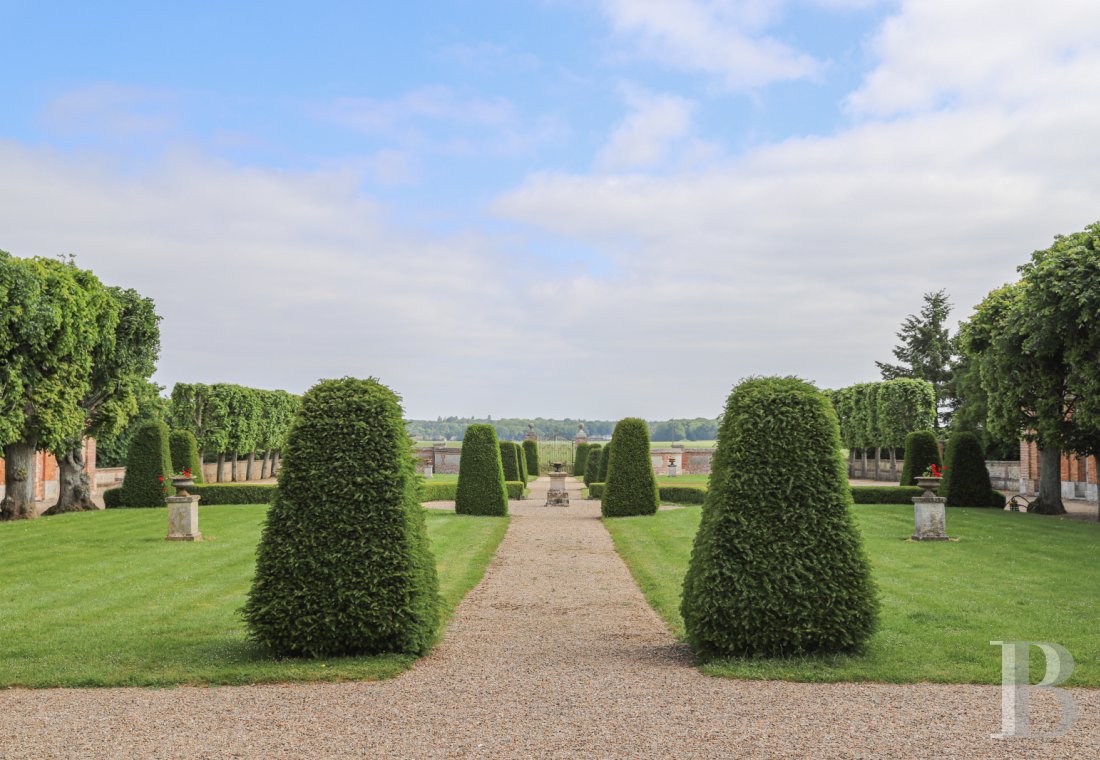 Dans l’Eure, au nord d’Évreux, un château de plaisance du 18e siècle avec parc et jardin à la française - photo  n°57